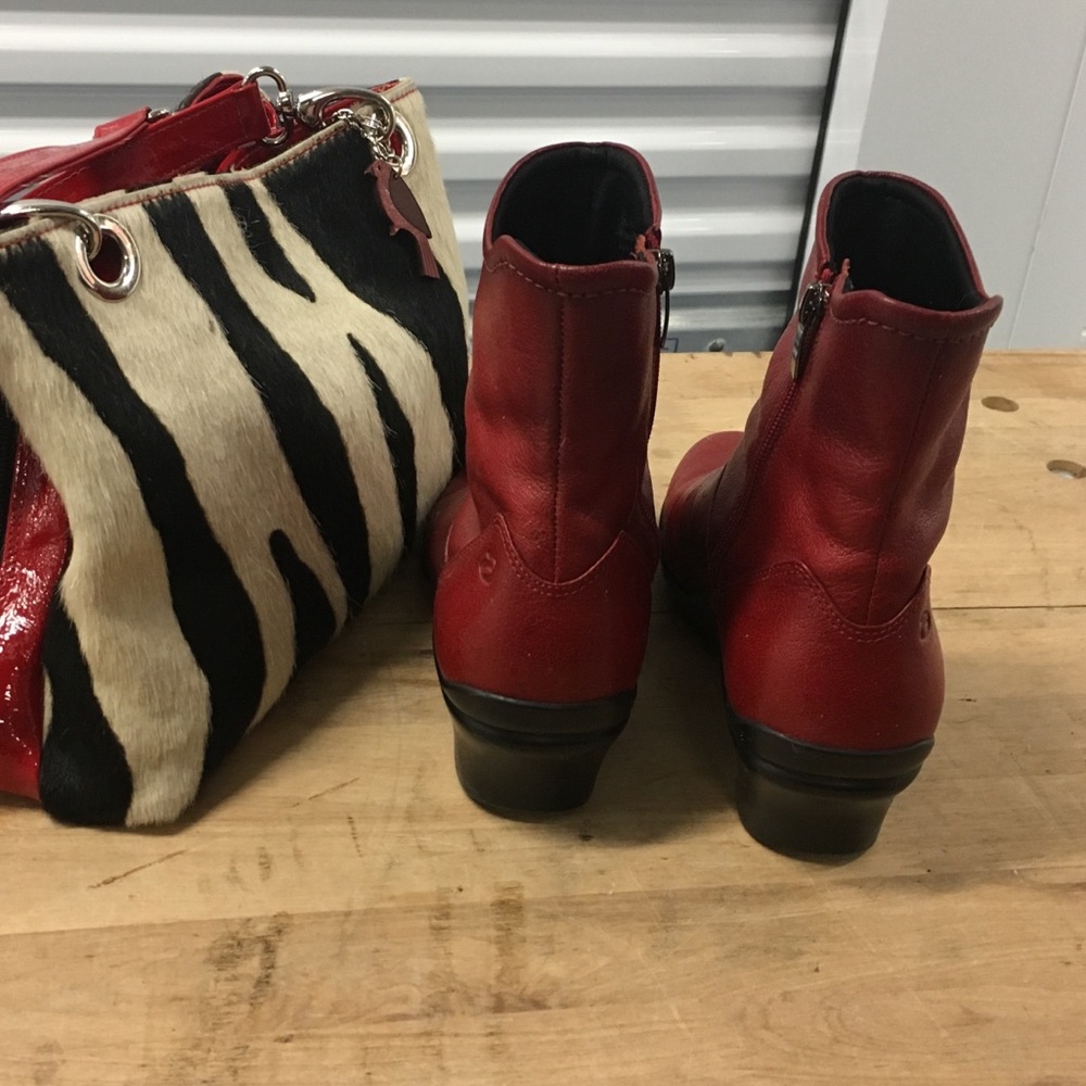 ARAVON/Boots - Picture 3 of 8